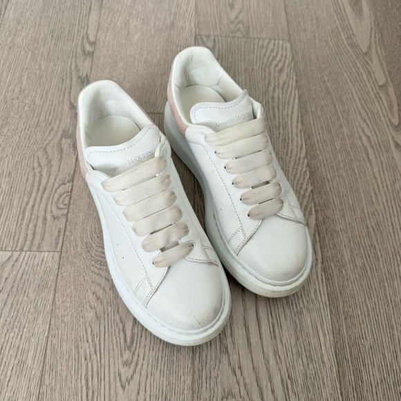 Alexander McQueen Kids 32 Oversized Low-Top Leather Sneakers White & Patchouli - Picture 2 of 8
